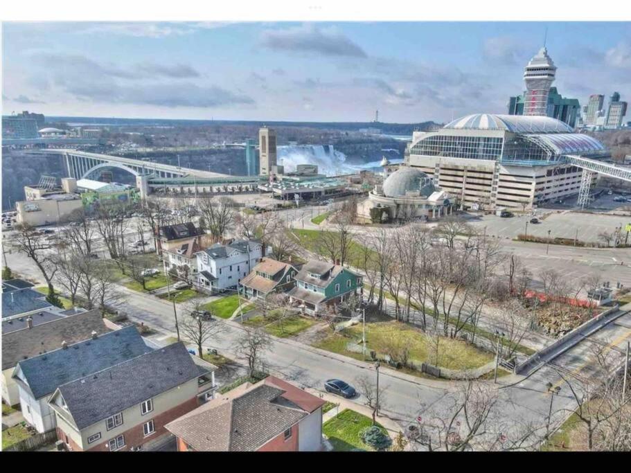 Two Bedrooms Unit With Jacuzzi And Great View Holiday home Niagara Falls