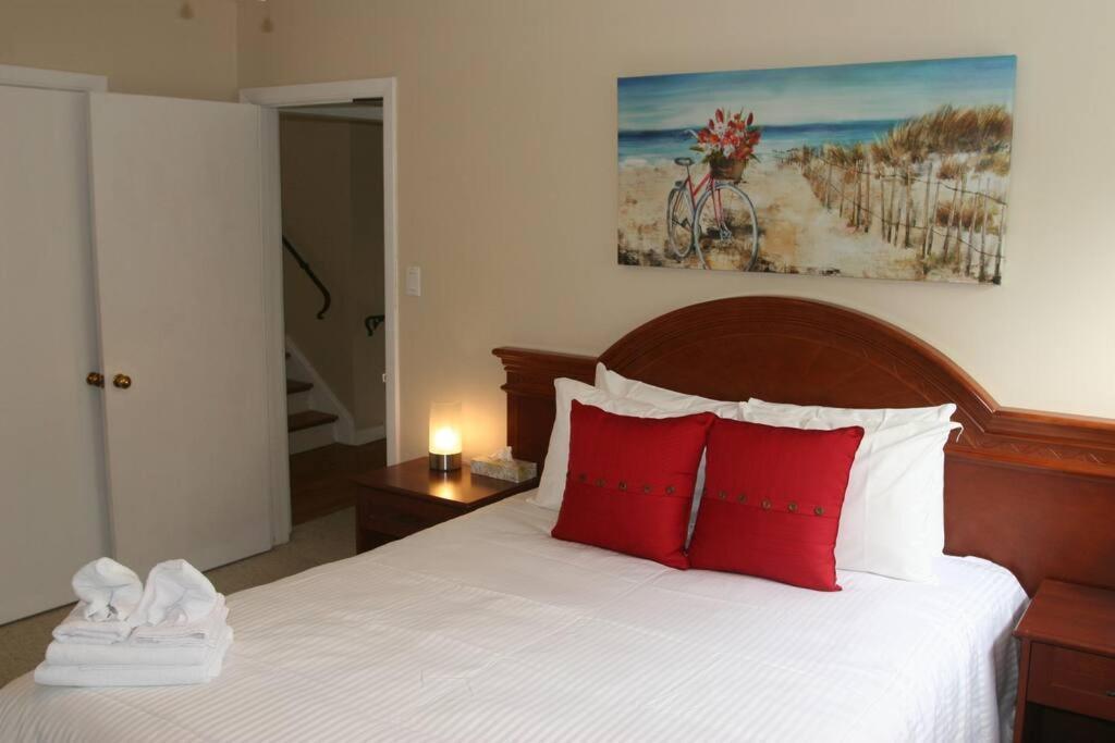 Riverview Closest To Falls, Free Breakfast Delivered Daily Holiday home *