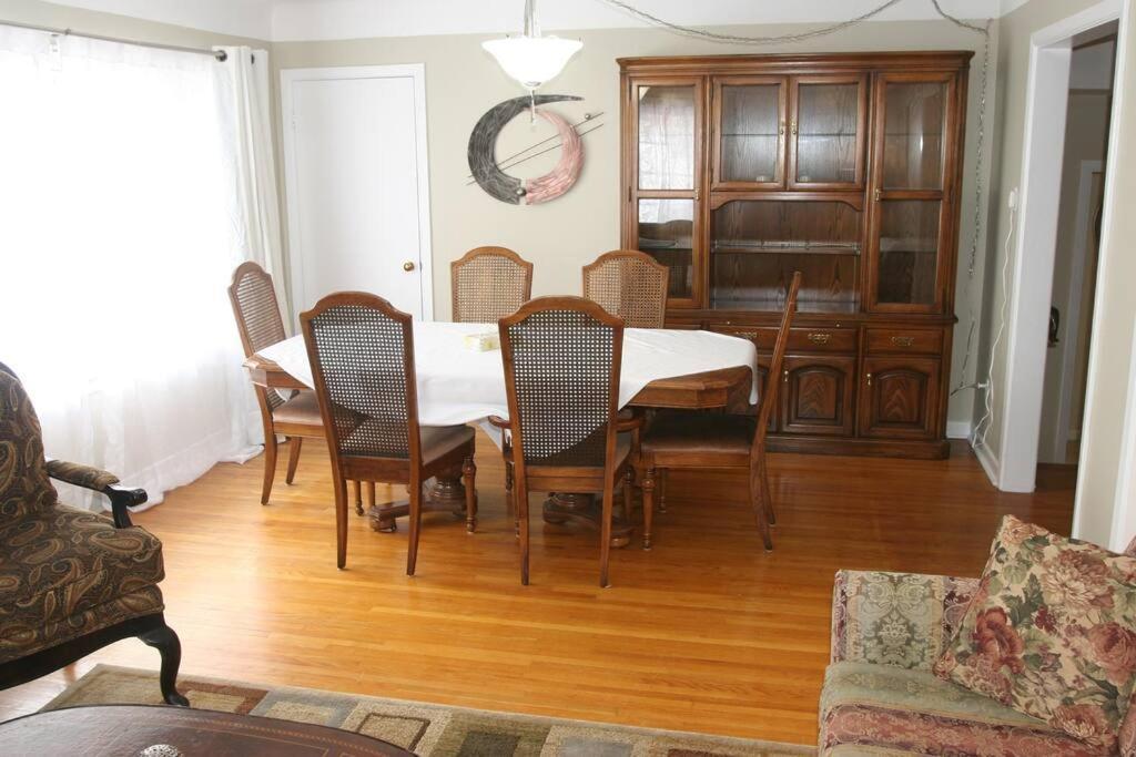 Riverview Closest To Falls, Free Breakfast Delivered Daily Holiday home Niagara Falls
