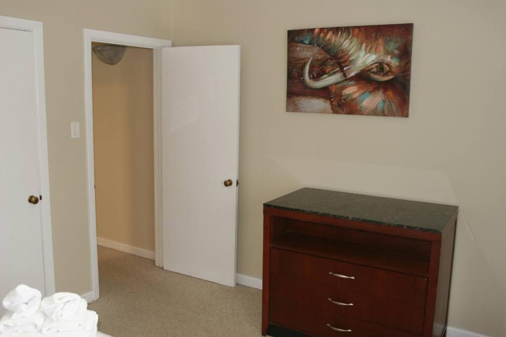Holiday home Riverview Closest To Falls, Free Breakfast Delivered Daily Niagara Falls