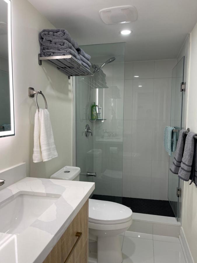 Holiday home Luxury With King Bed Private Yard Bbq Deck Gazebo-4 Minutes To The Falls