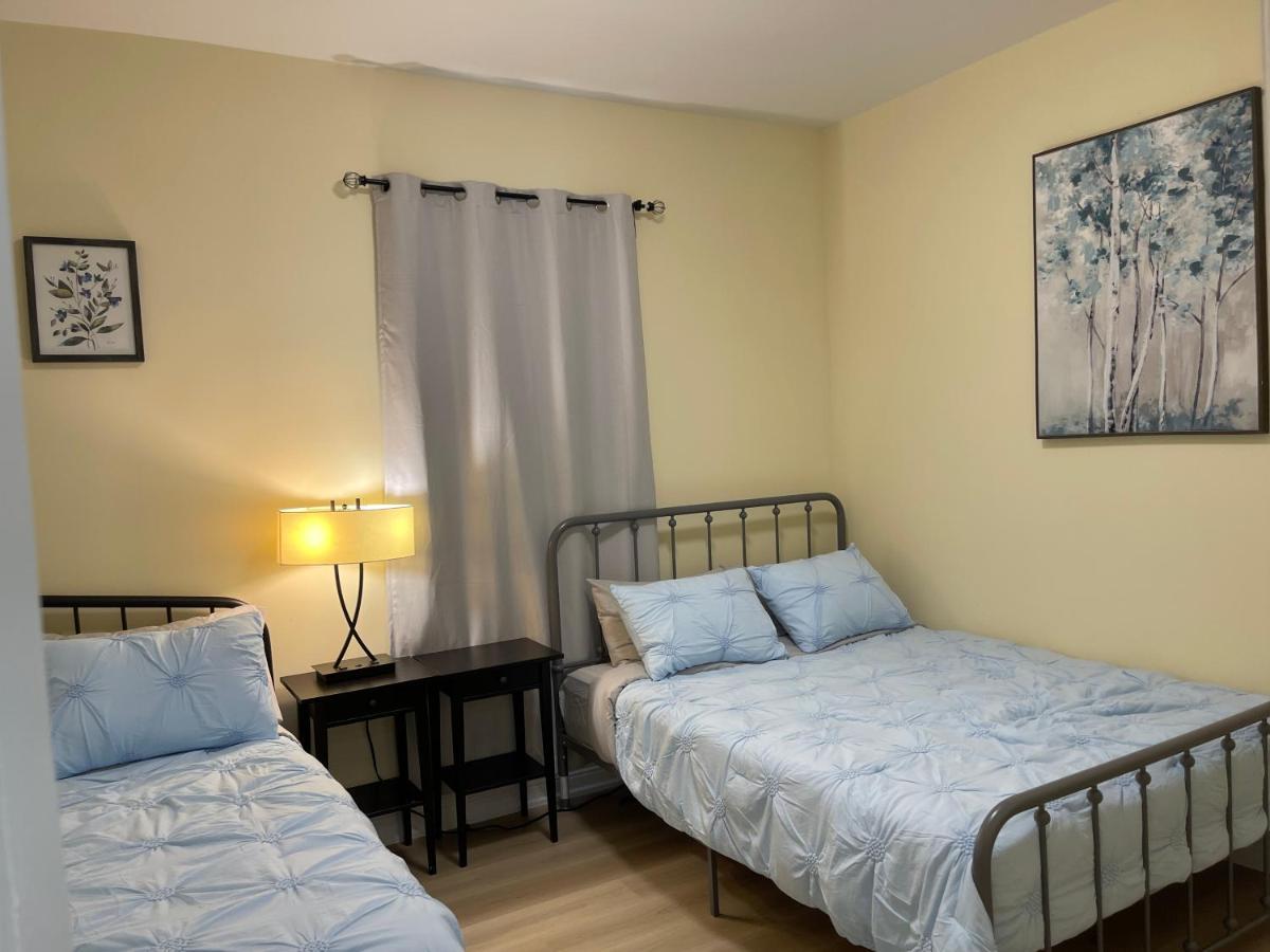 Holiday home Luxury With King Bed Private Yard Bbq Deck Gazebo-4 Minutes To The Falls *