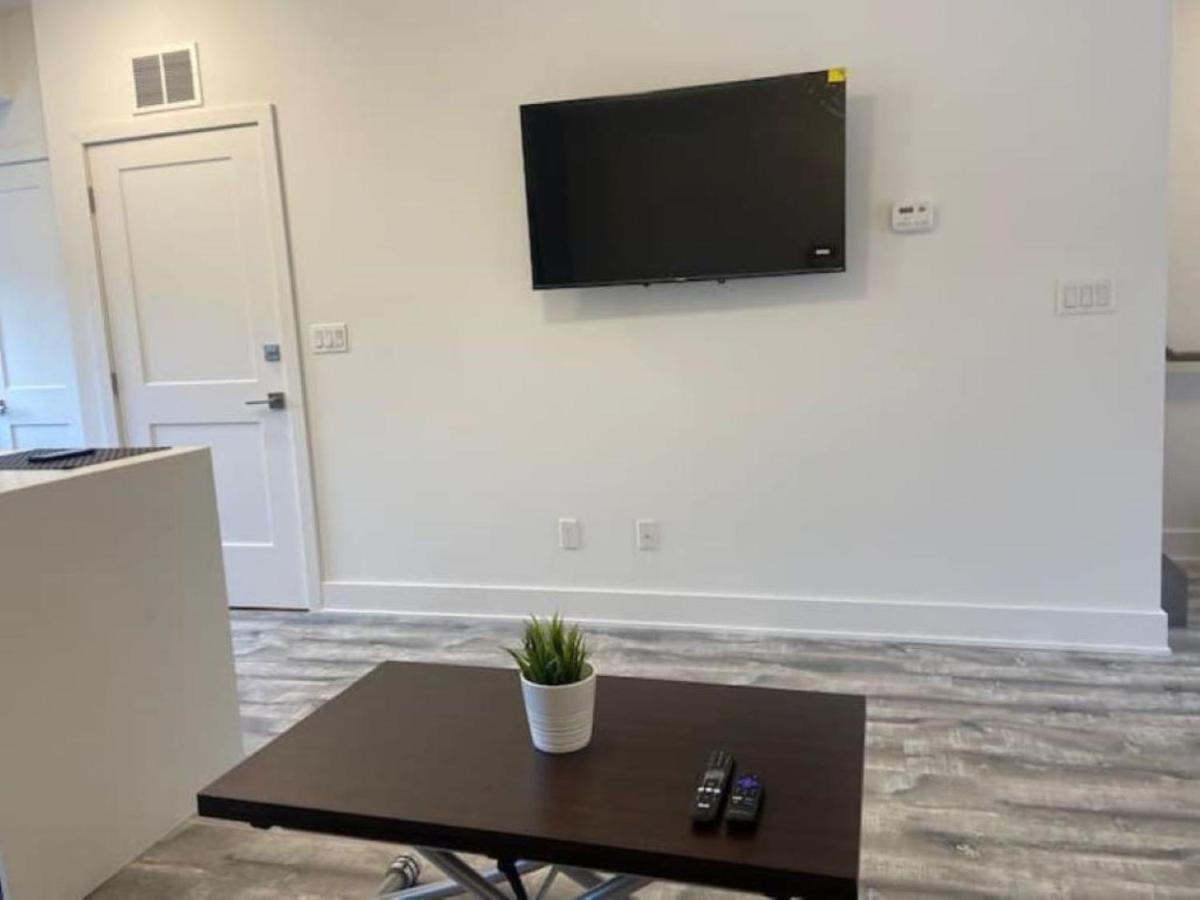 Apartment Stylish Townhome Gem With Several Amenities Just Minutes To The Falls *