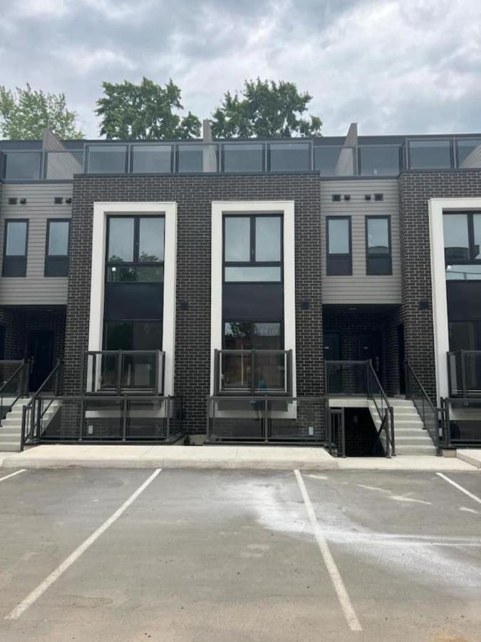 Stylish Townhome Gem With Several Amenities Just Minutes To The Falls Apartment Niagara Falls