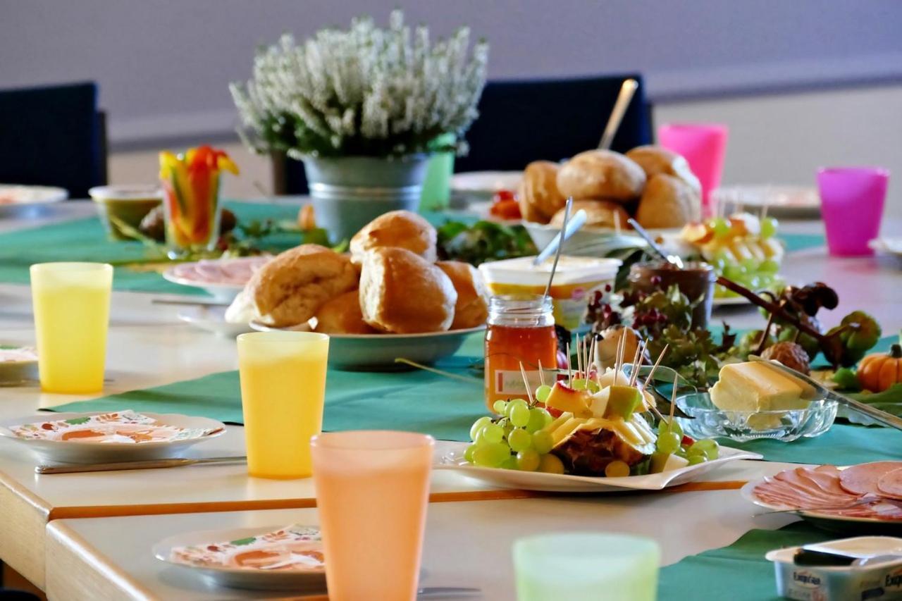 Riverview Closest To Falls, Free Breakfast Delivered Daily