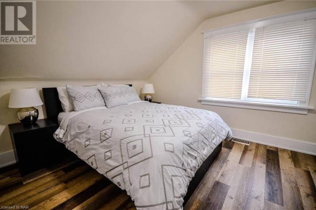 Cozy 3 Bedroom Downtown With Complimentary Breakfast Delivered Daily To The Niagara Falls
