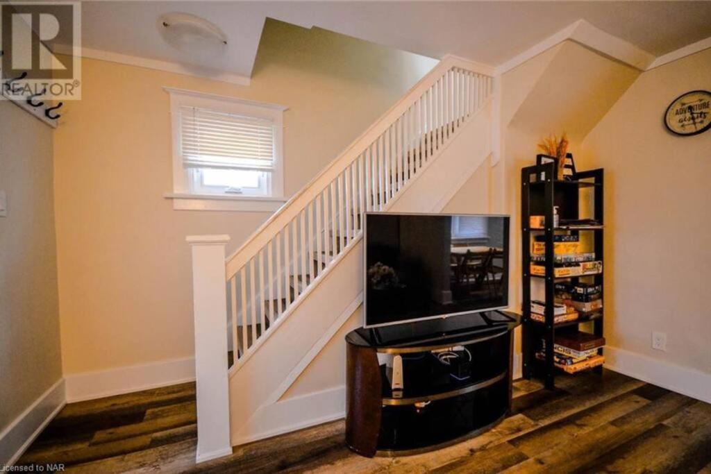 Holiday home Cozy 3 Bedroom Downtown With Complimentary Breakfast Delivered Daily To The Niagara Falls