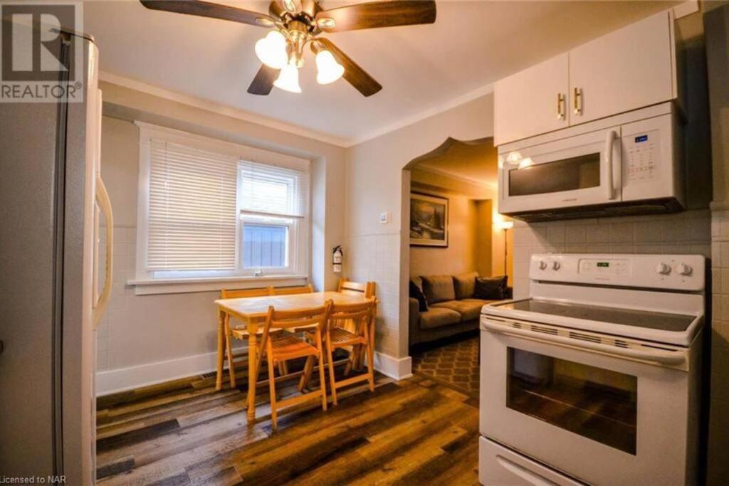 Cozy 3 Bedroom Downtown With Complimentary Breakfast Delivered Daily To The