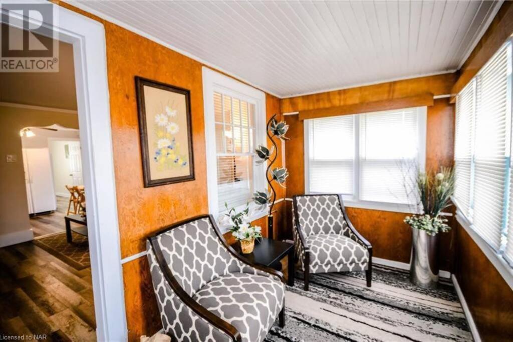 Cozy 3 Bedroom Downtown With Complimentary Breakfast Delivered Daily To The * Niagara Falls