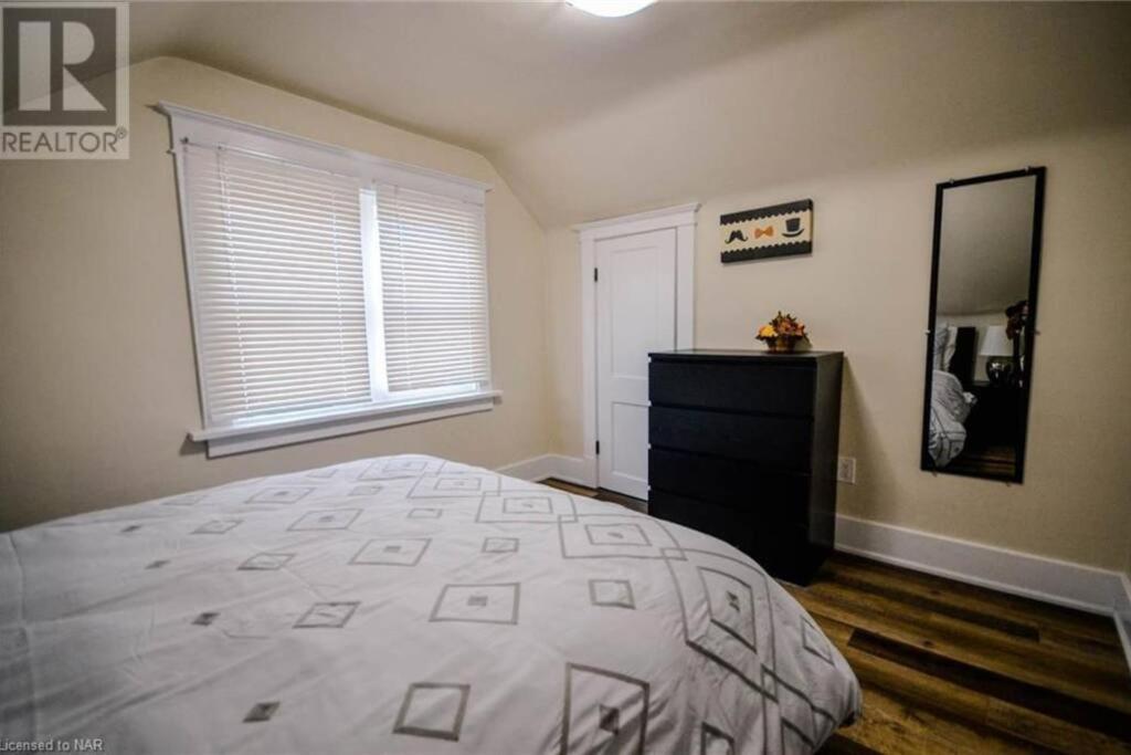 Cozy 3 Bedroom Downtown With Complimentary Breakfast Delivered Daily To The Niagara Falls
