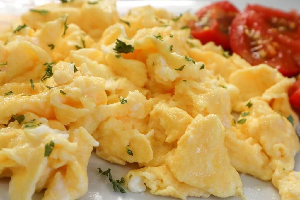 Cozy 3 Bedroom Downtown With Complimentary Breakfast Delivered Daily To The * Niagara Falls