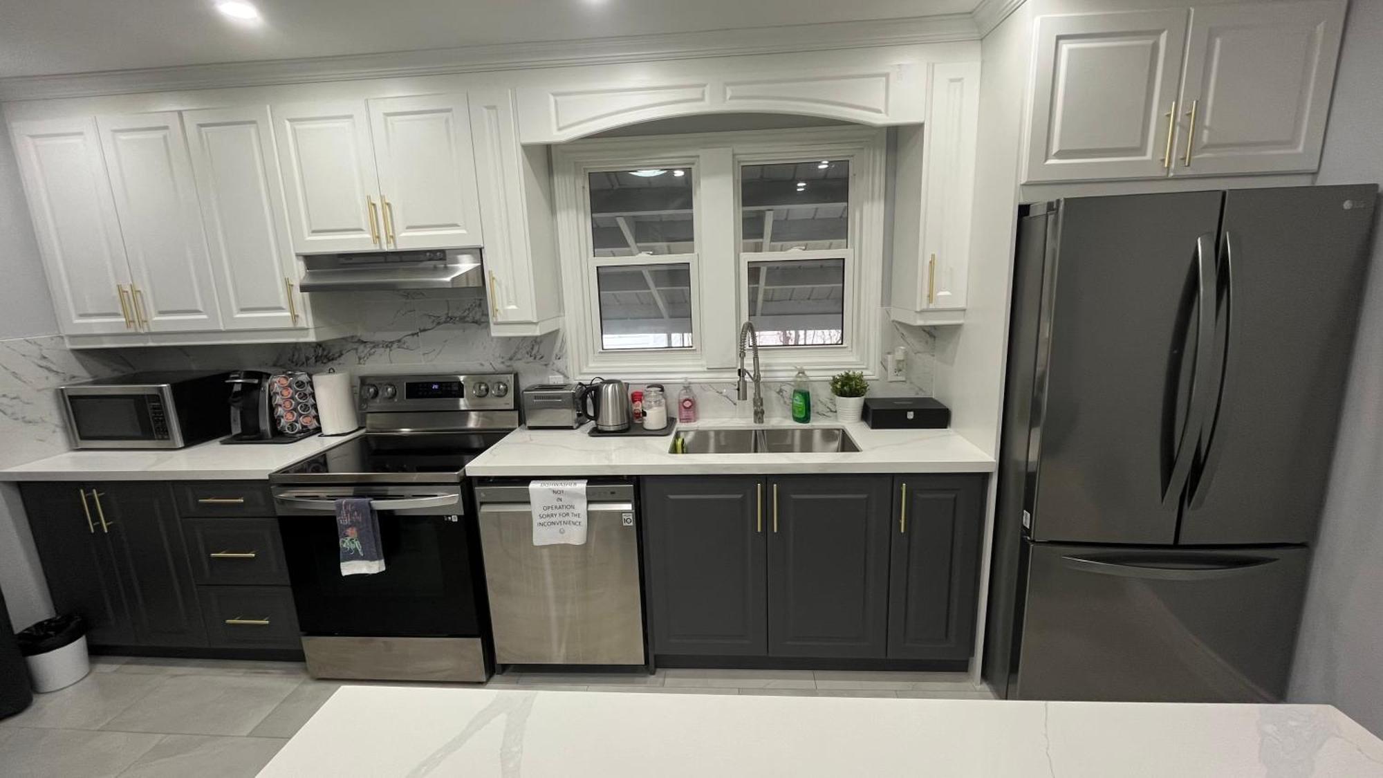Renovated - Walk To Falls & Tourist District Holiday home *