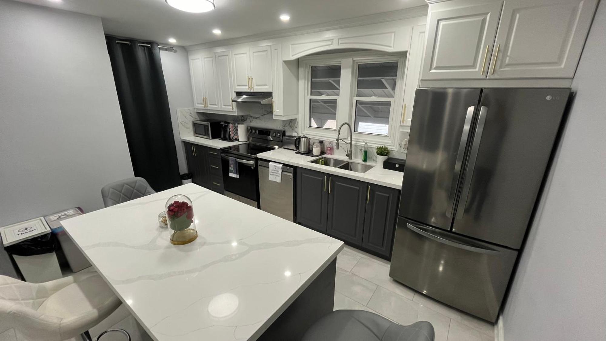 Renovated - Walk To Falls & Tourist District *