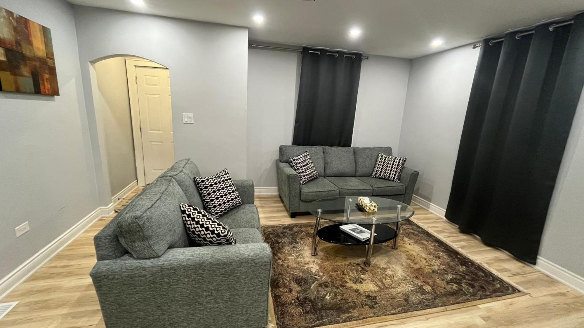 Renovated - Walk To Falls & Tourist District Holiday home *