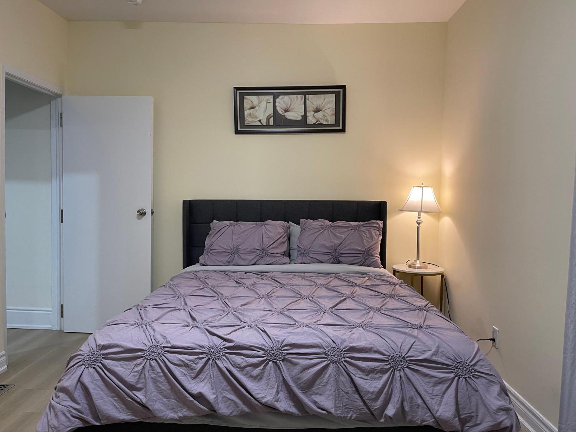 Two-bedroom With King Bed-4 Minutes To The Falls Holiday home