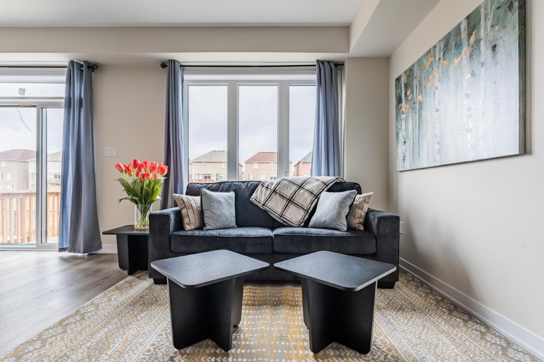Luxury Town Close To Fairview Casino In Niagra Falls *