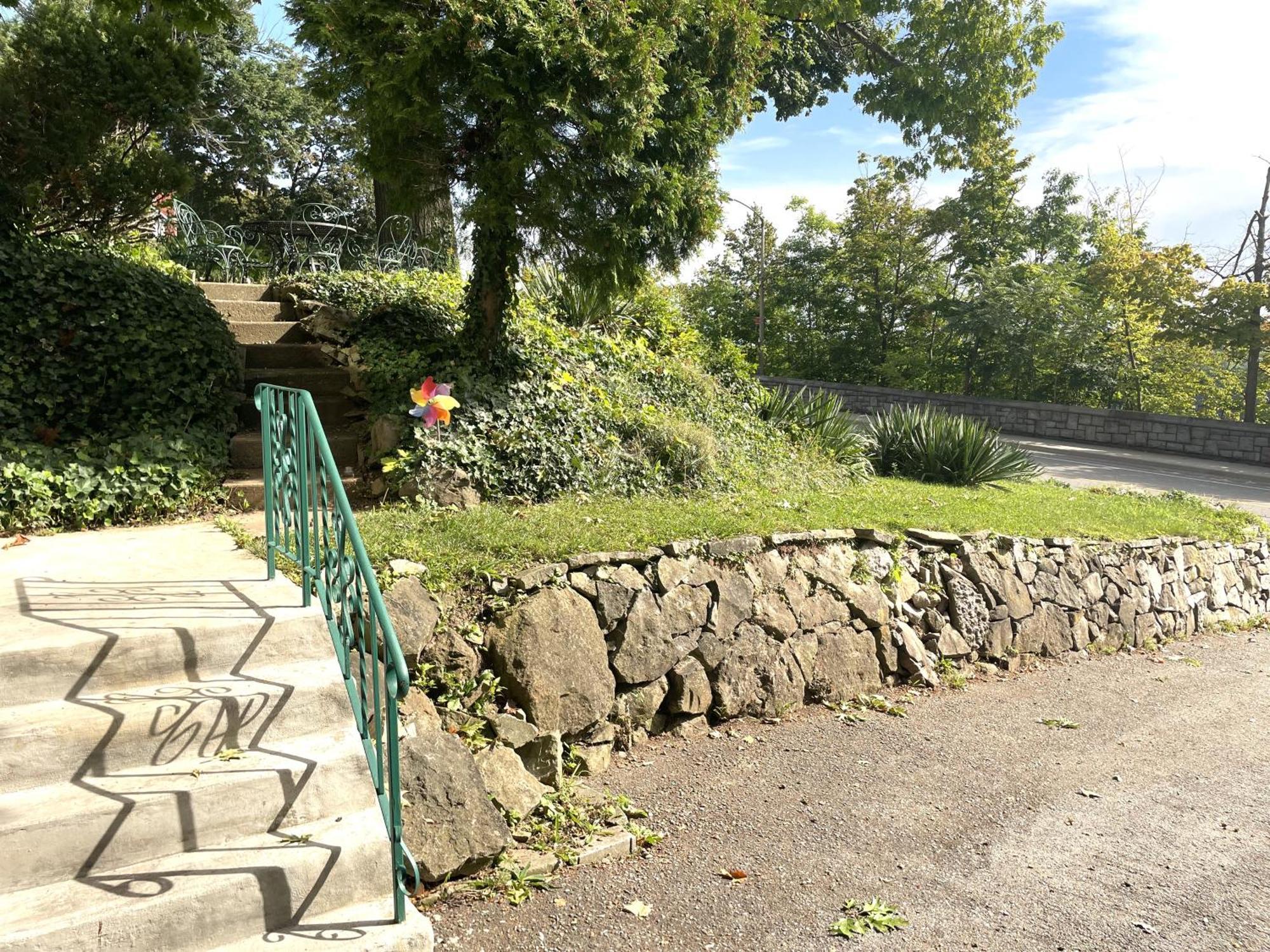 Riverview Closest To Falls, Free Breakfast Delivered Daily Holiday home *