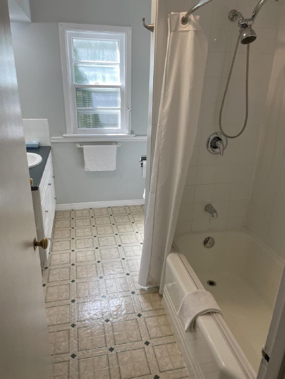 Riverview Closest To Falls, Free Breakfast Delivered Daily Holiday home Niagara Falls