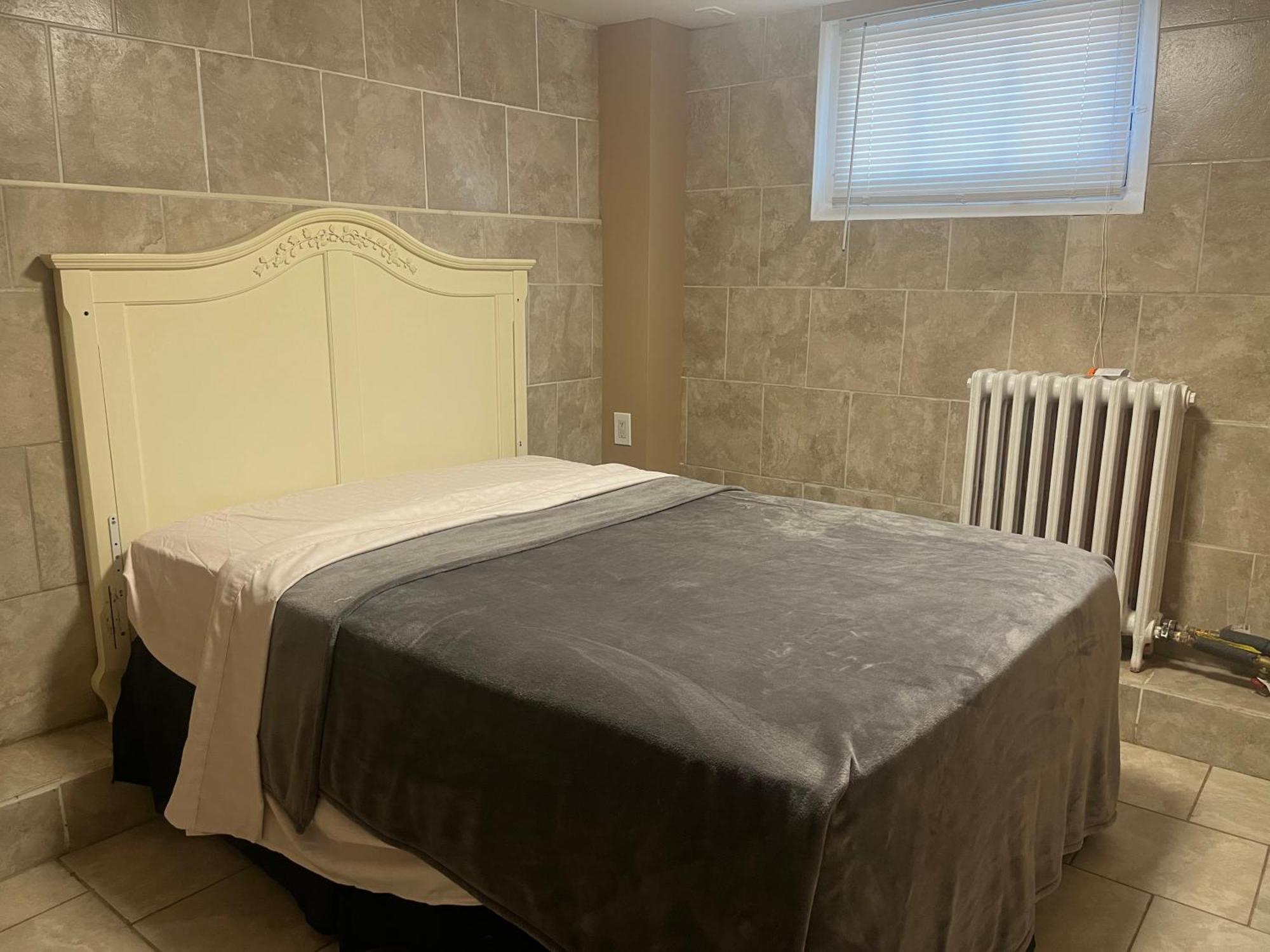 Homestay Clifton Hill Getaway: Spacious Kitchen Near Falls & Casino Niagara Falls
