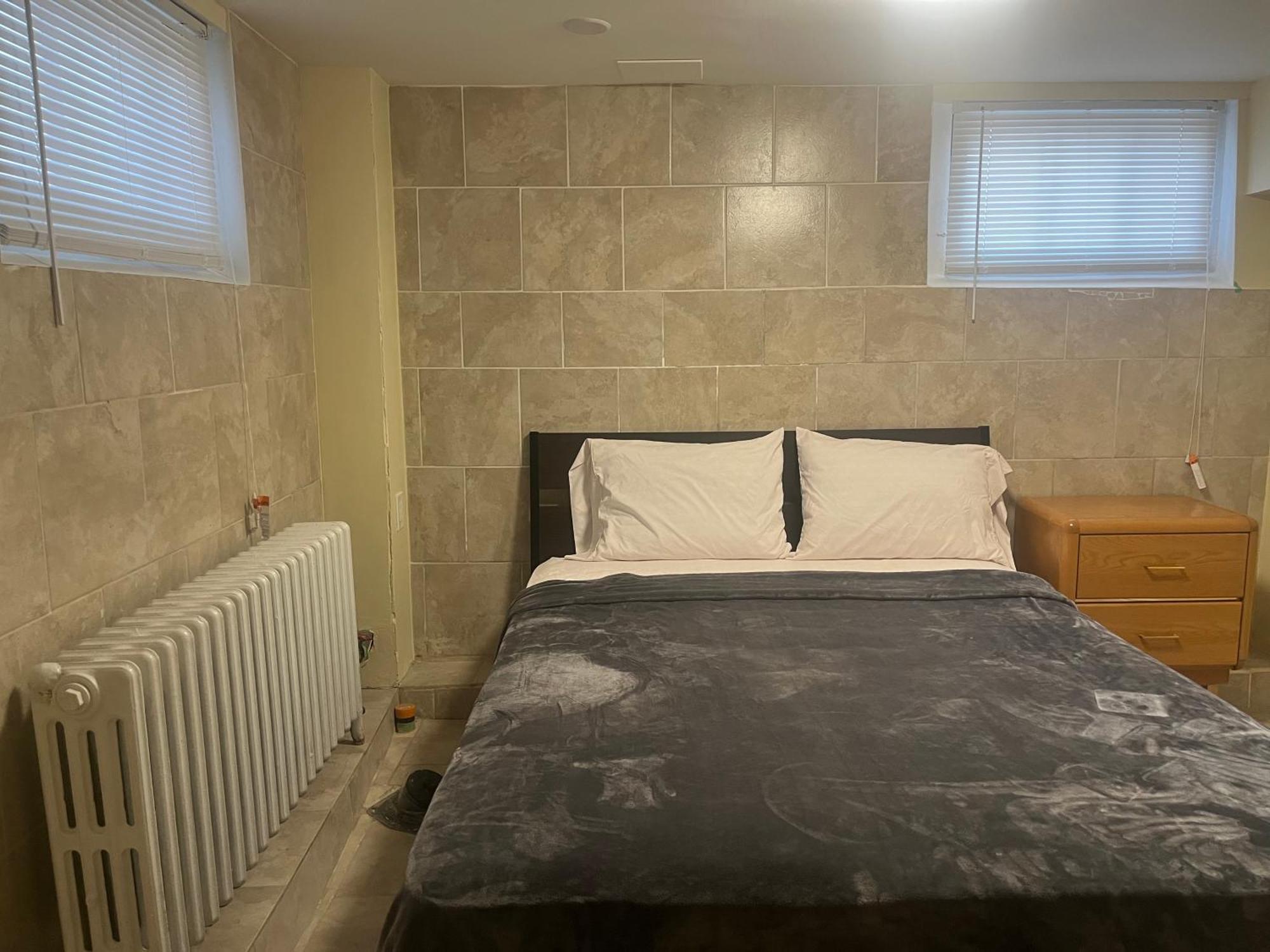 Homestay Clifton Hill Getaway: Spacious Kitchen Near Falls & Casino Niagara Falls
