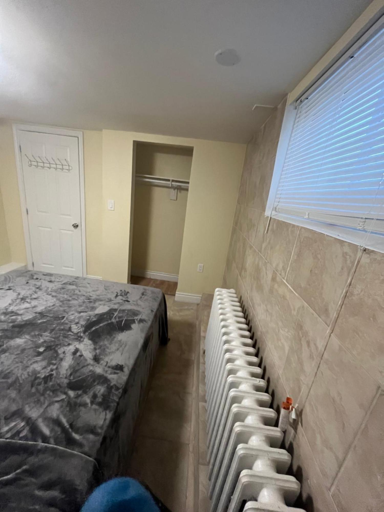 Homestay Clifton Hill Getaway: Spacious Kitchen Near Falls & Casino Niagara Falls