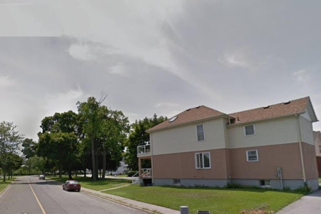 Peaceful On Palmer Ave - Close To The Falls & Complimentary Breakfast Delivered Daily To The Holiday home Niagara Falls