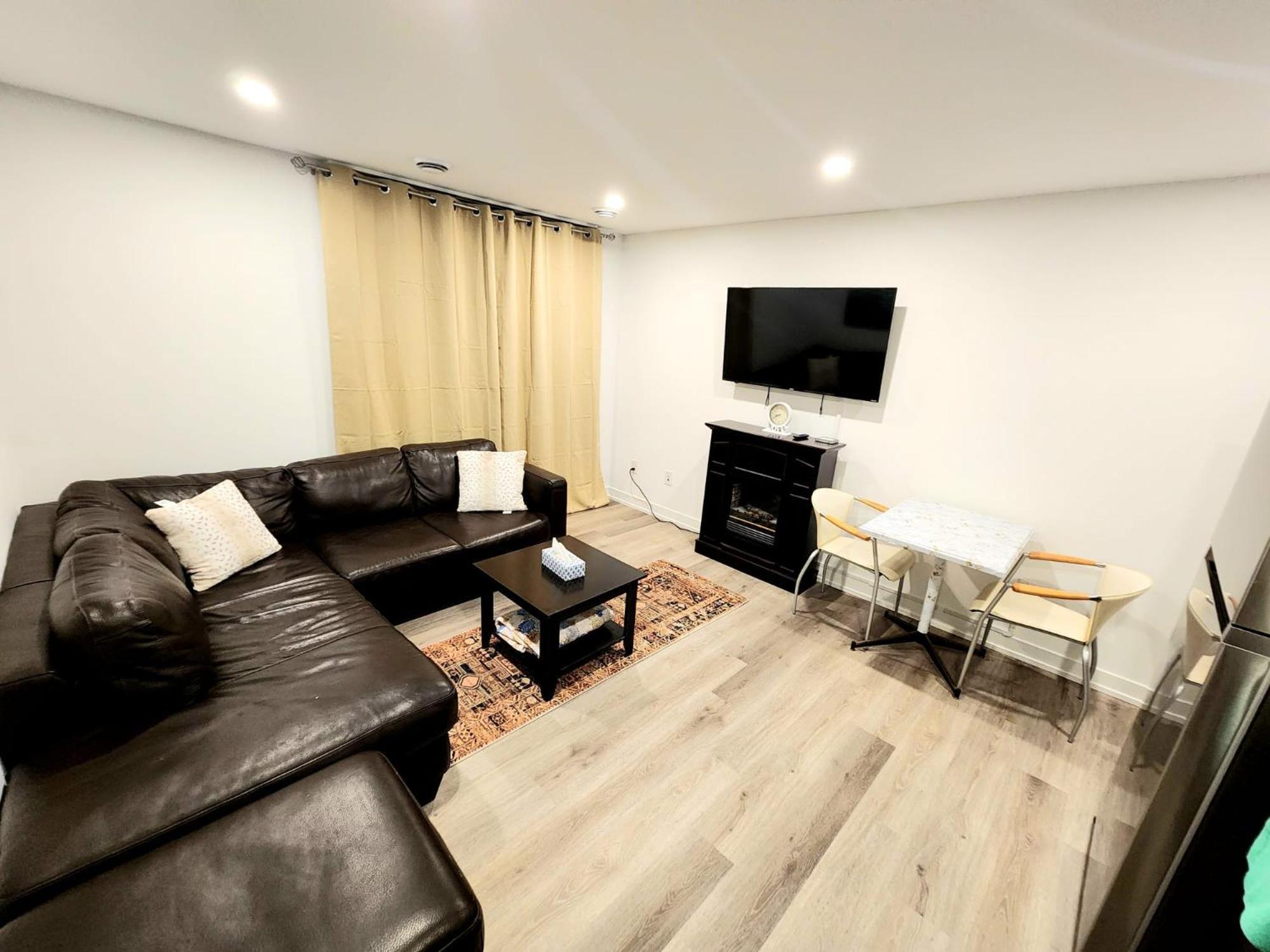 Escape Crib: 3km From Niagarafalls Holiday home Niagara Falls