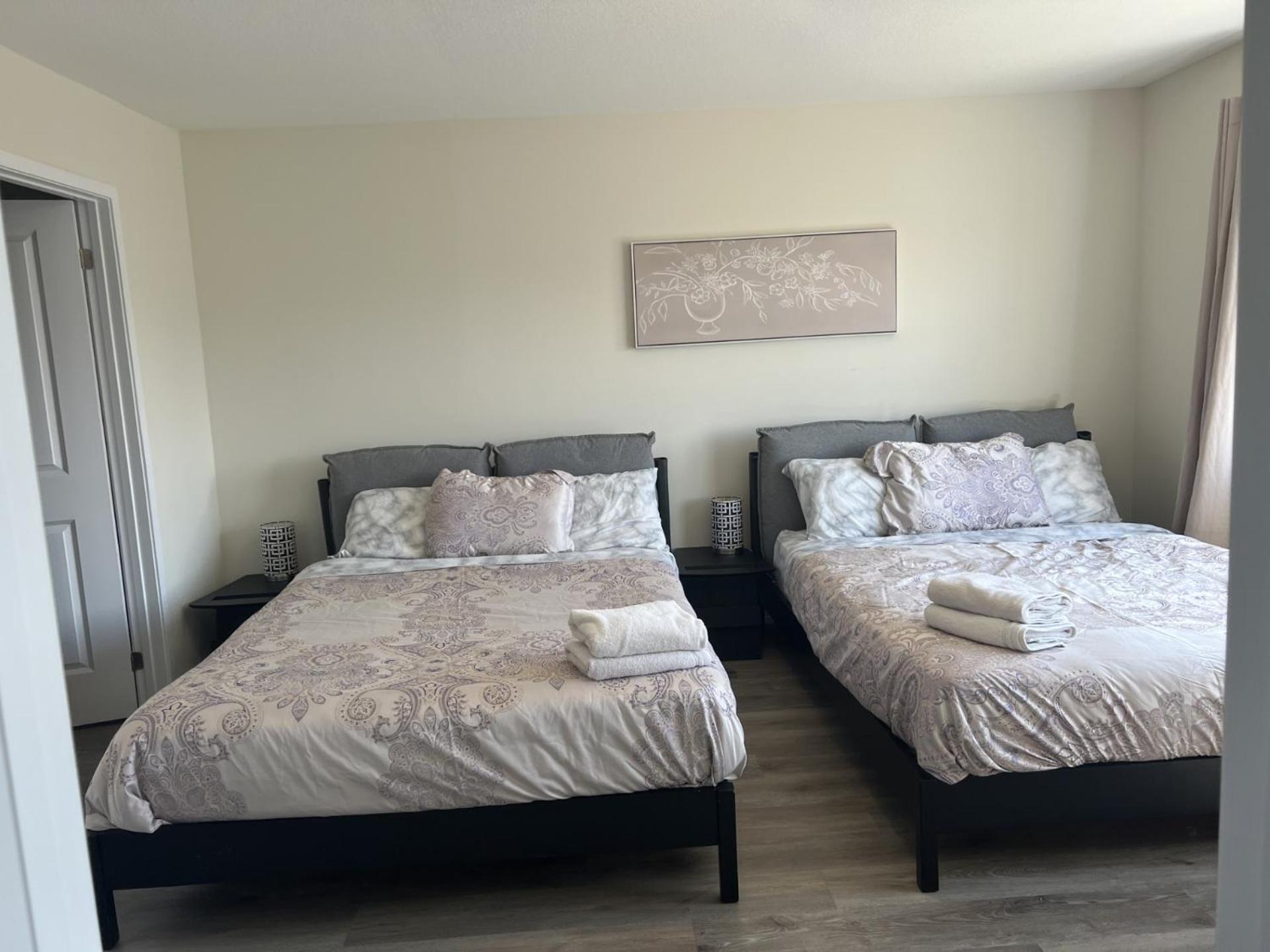 Holiday home Luxury Town Close To Fairview Casino In Niagra Falls *