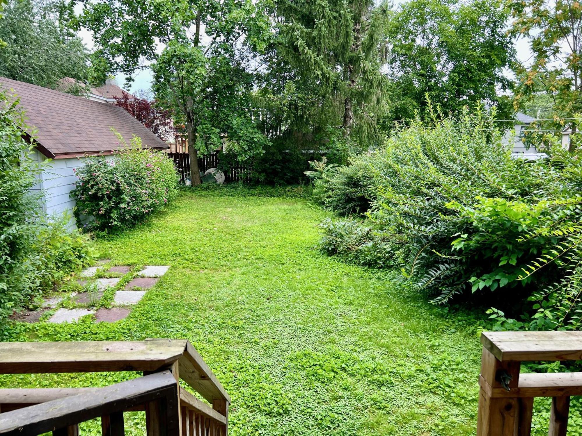 Luxury With King Bed Private Yard Bbq Deck Gazebo-4 Minutes To The Falls Niagara Falls