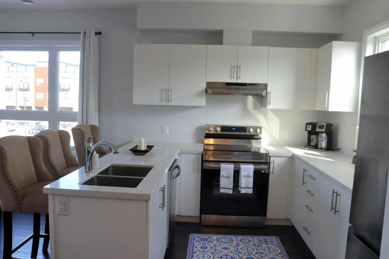 Apartment Cozy 3 Story Townhouse! Niagara Falls