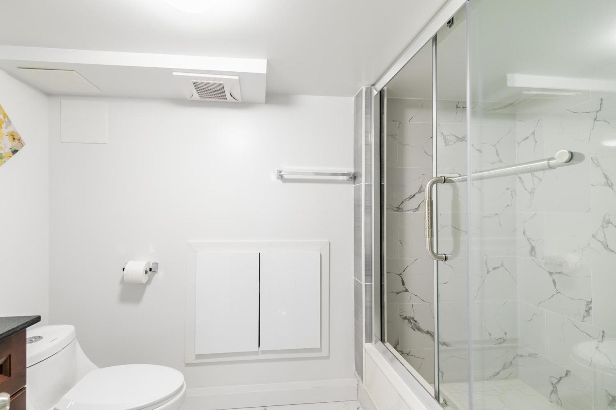 Beautiful Renovated 3 Mins Drive To Fall *