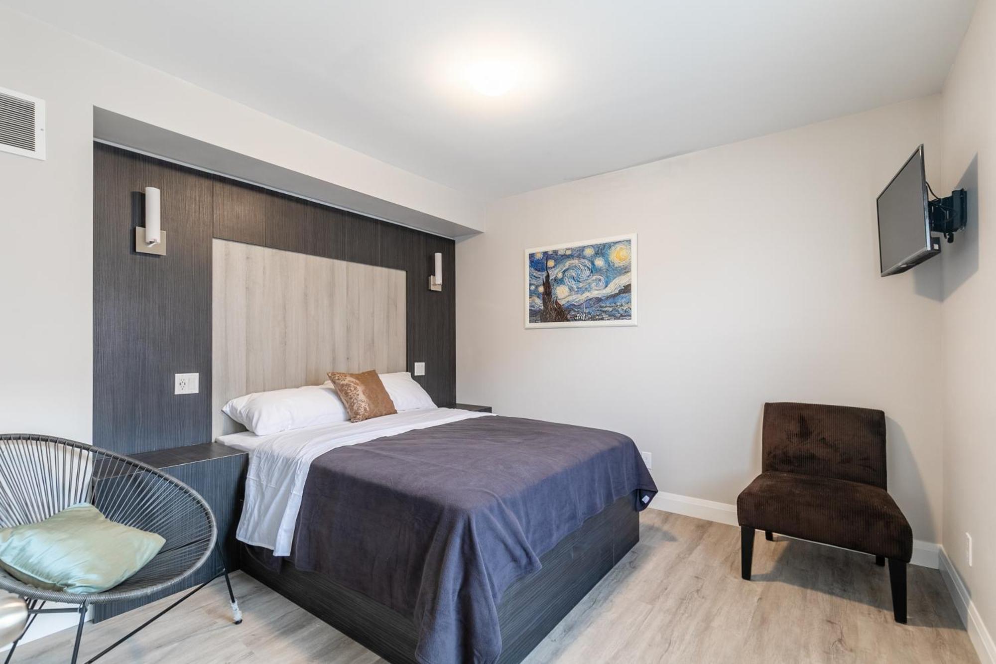 Beautiful Renovated 3 Mins Drive To Fall Niagara Falls