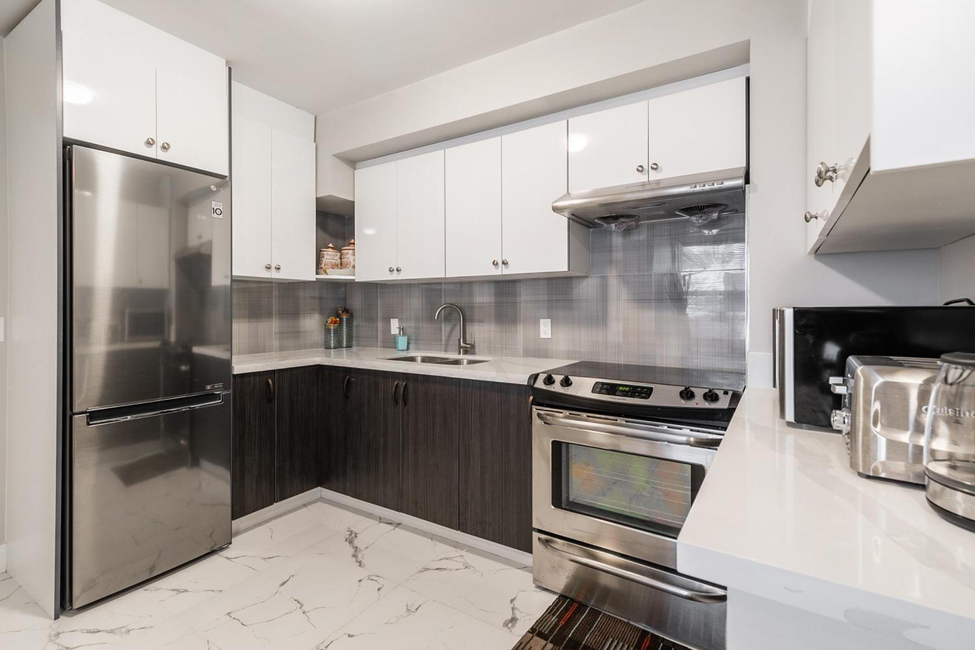 Beautiful Renovated 3 Mins Drive To Fall Villa Niagara Falls