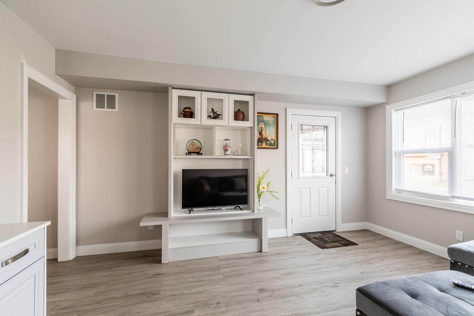Beautiful Renovated 3 Mins Drive To Fall Villa Niagara Falls
