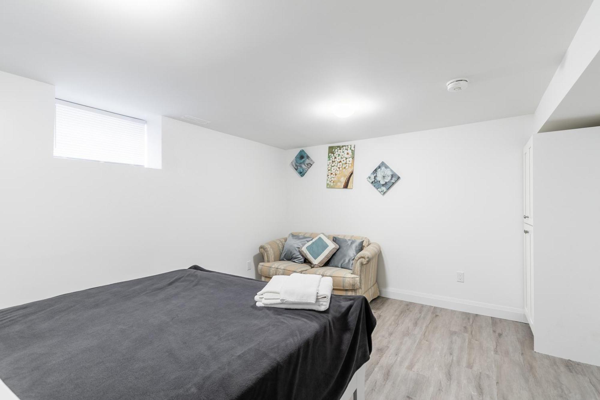 Beautiful Renovated 3 Mins Drive To Fall Villa Niagara Falls