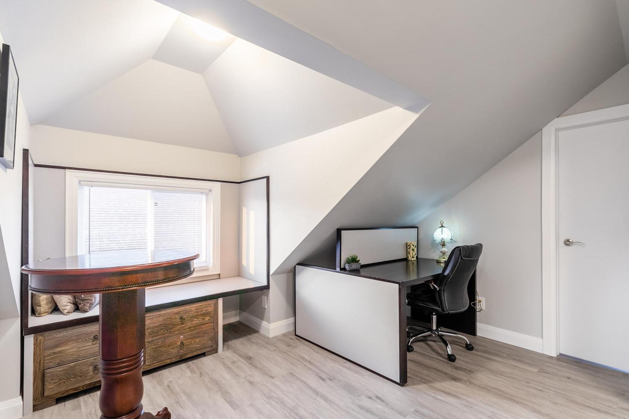 Beautiful Renovated 3 Mins Drive To Fall