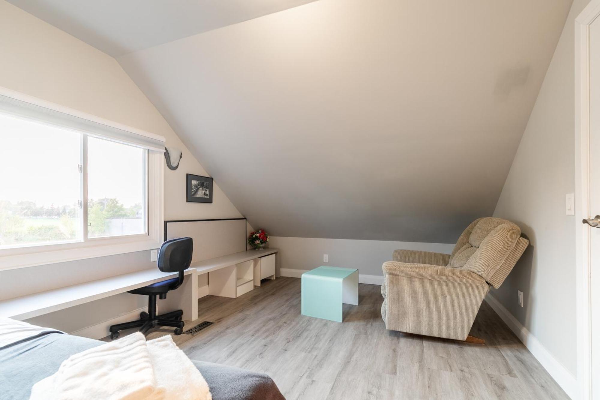 Beautiful Renovated 3 Mins Drive To Fall Villa