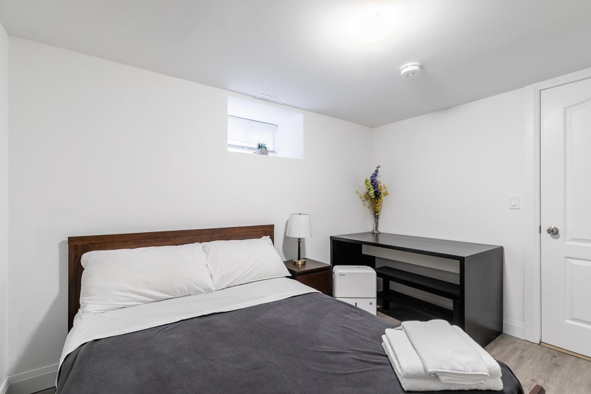 Beautiful Renovated 3 Mins Drive To Fall Villa Niagara Falls