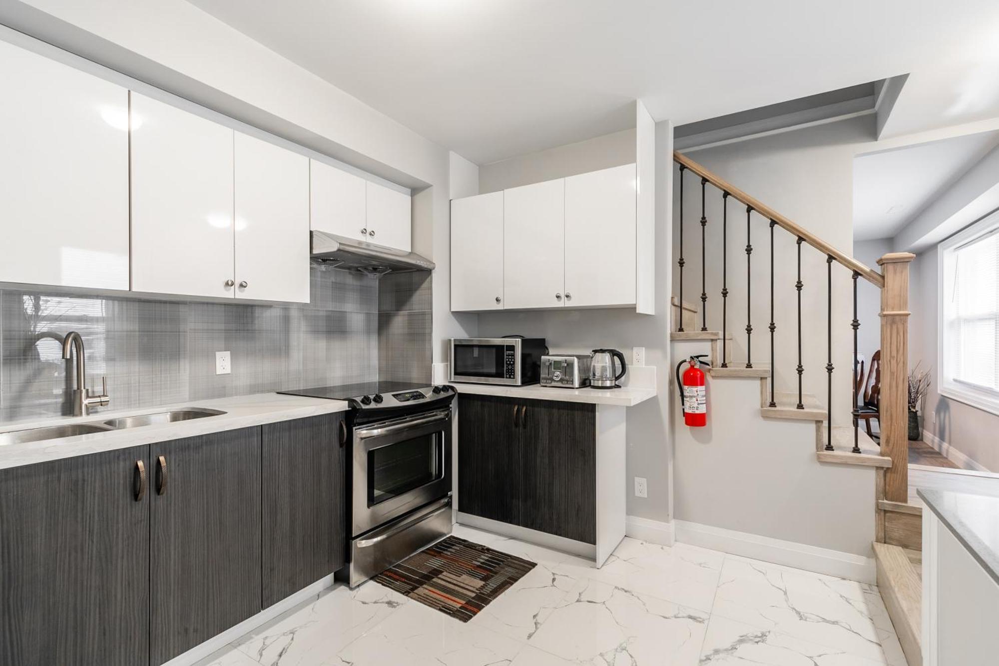 Beautiful Renovated 3 Mins Drive To Fall Villa *