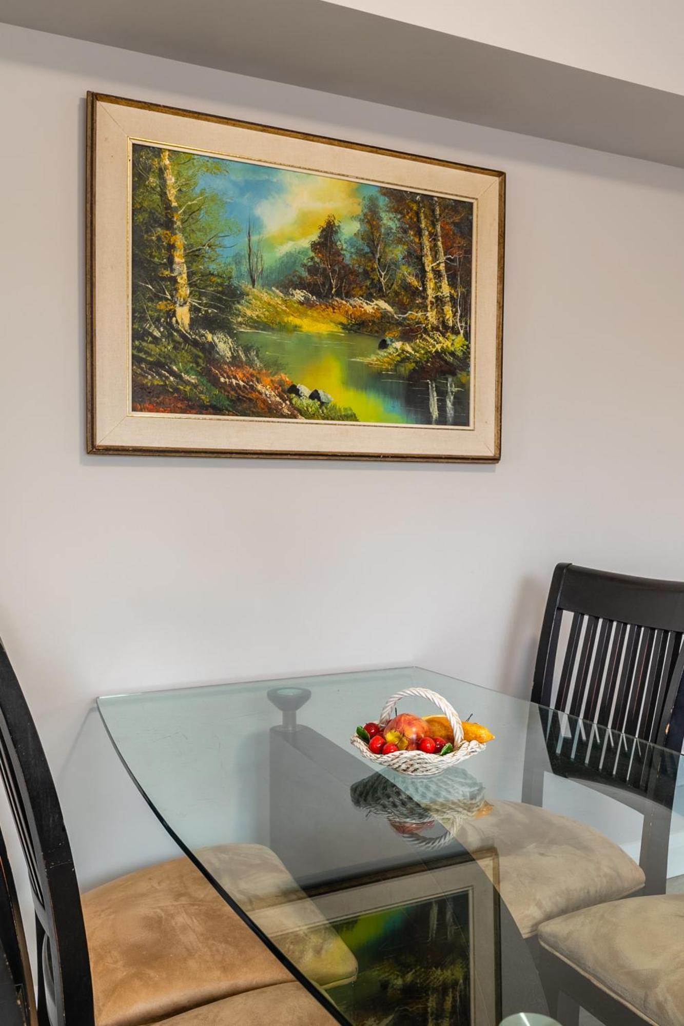 Beautiful Renovated 3 Mins Drive To Fall *