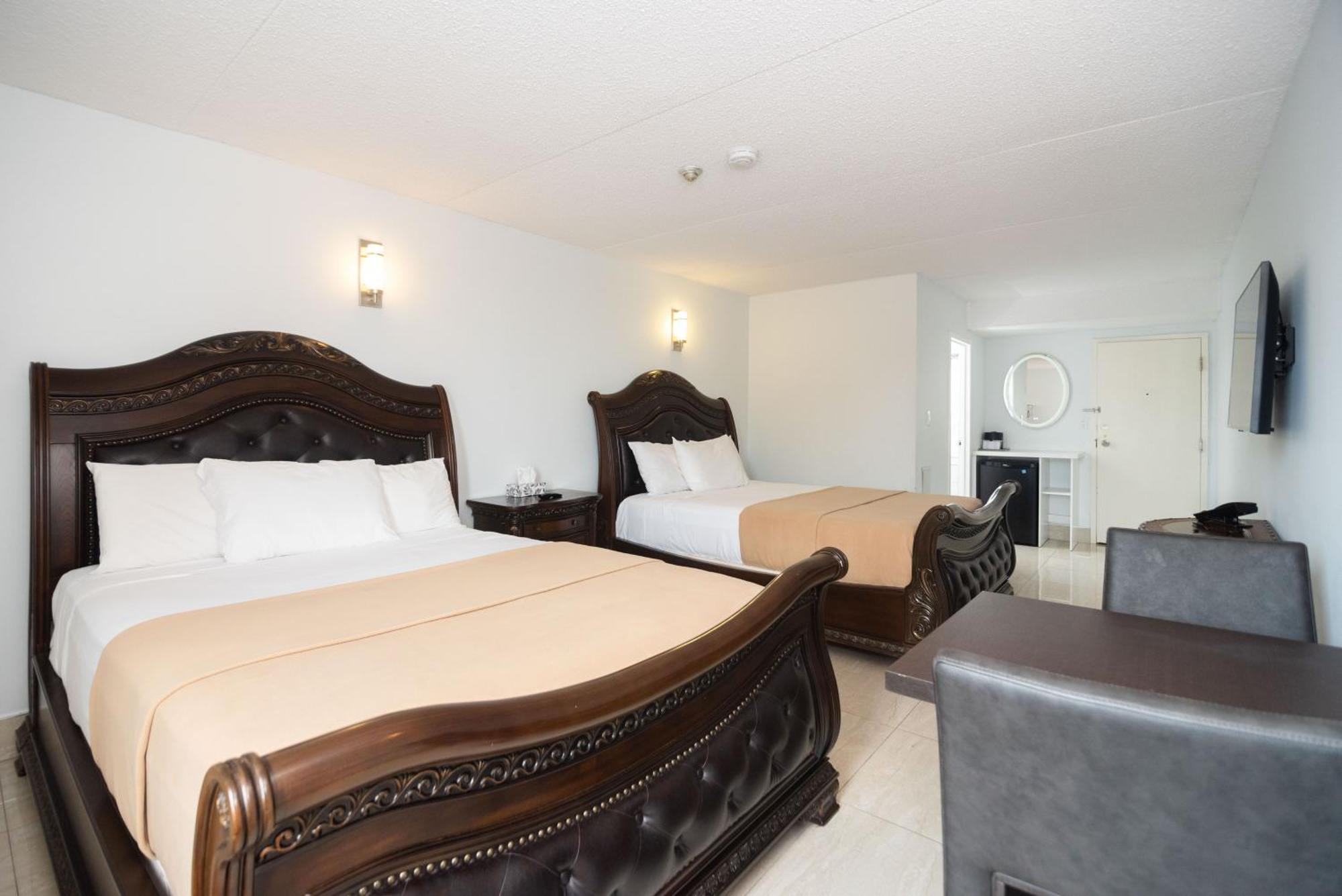 Diplomat Hotel 3*