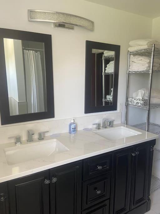 Fallsview Area! Only 10 Min Walk * Niagara Falls