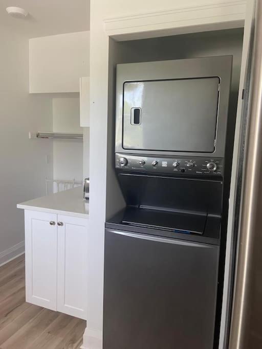 Fallsview Area! Only 10 Min Walk *