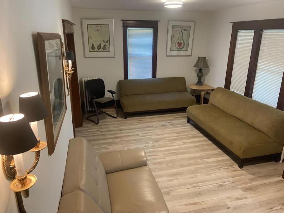 Fallsview Area! Only 10 Min Walk * Niagara Falls
