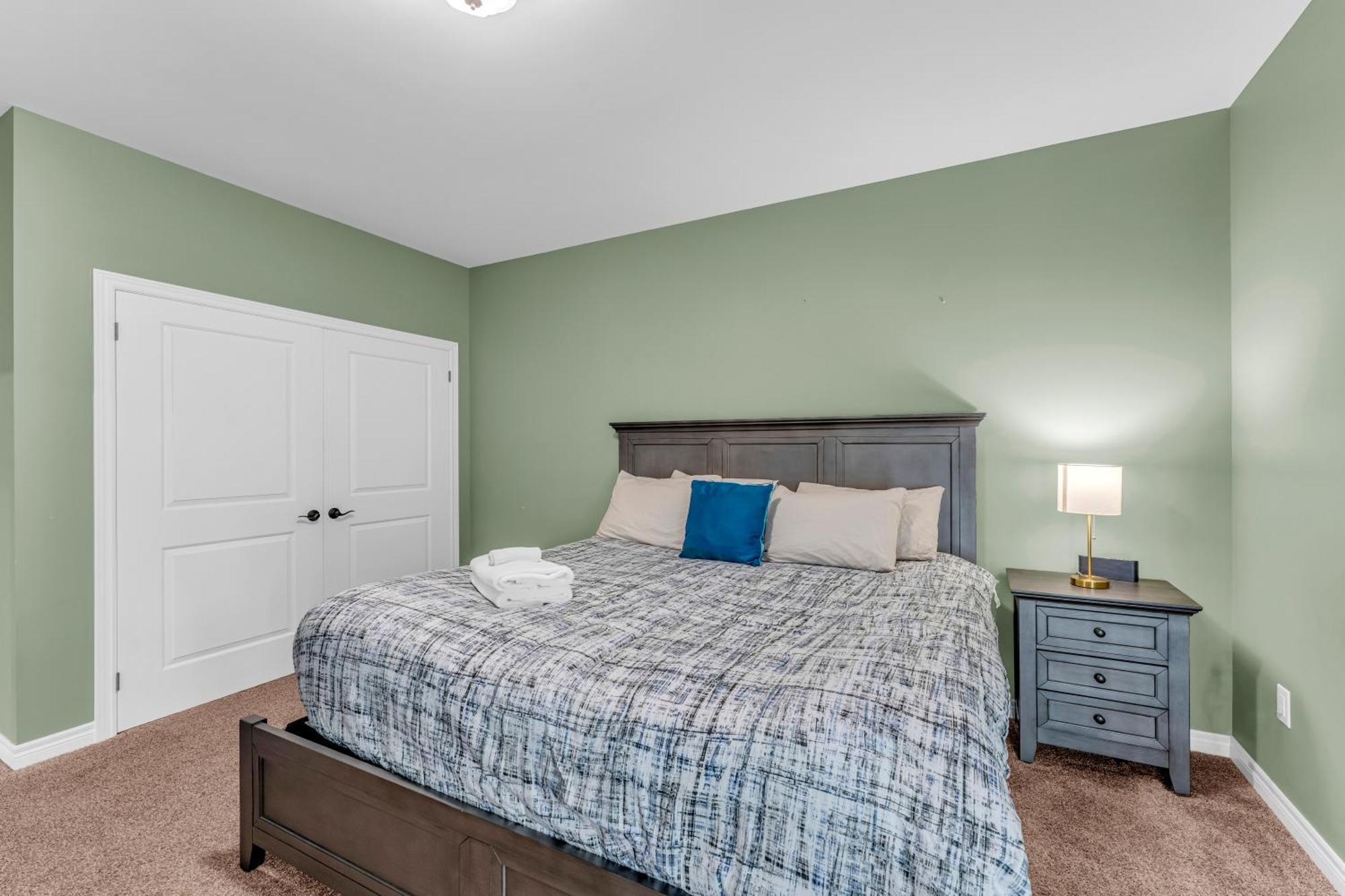 Royal Luxury - Mins From Falls With Pool Table
