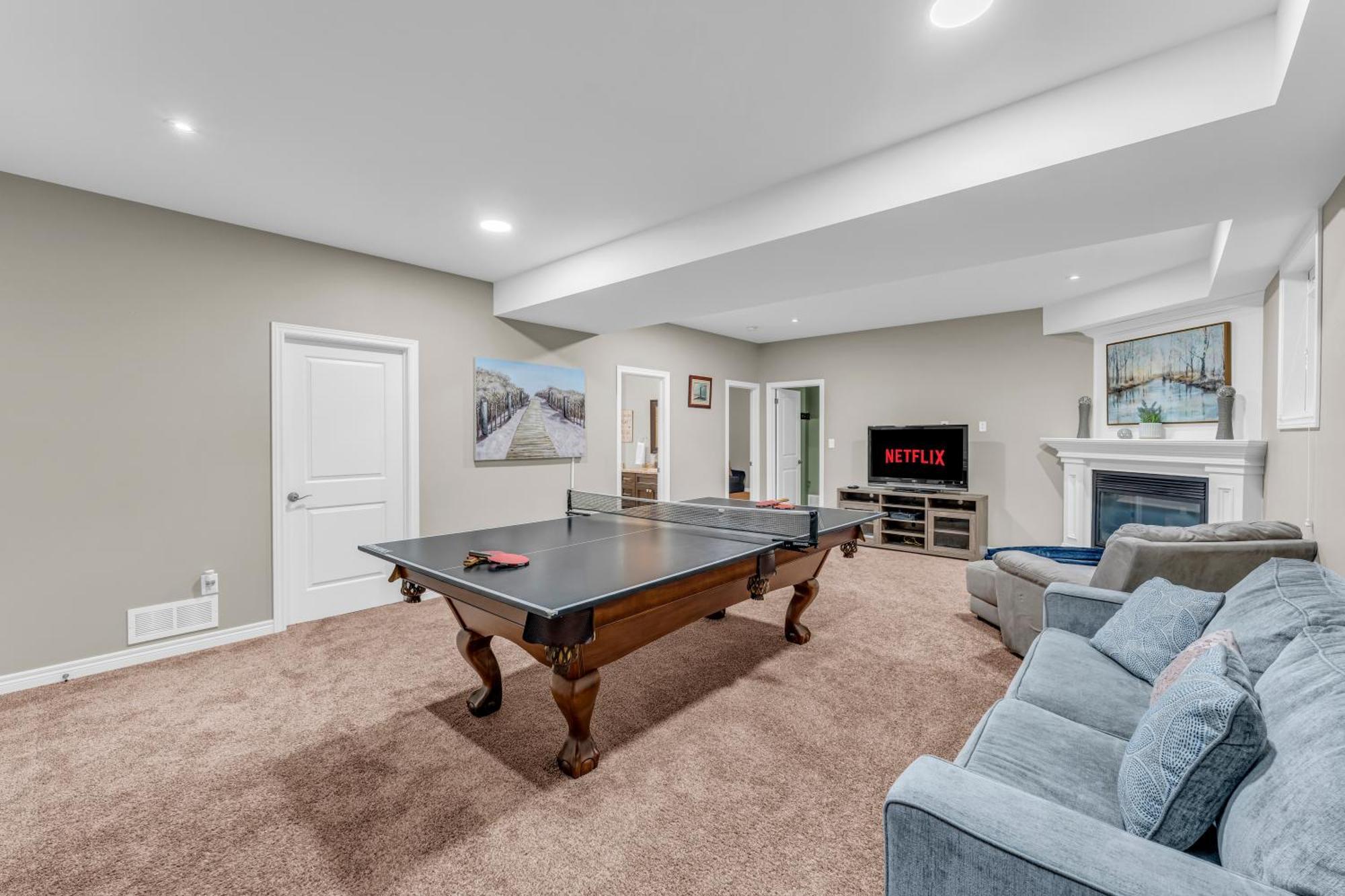 Holiday home Royal Luxury - Mins From Falls With Pool Table