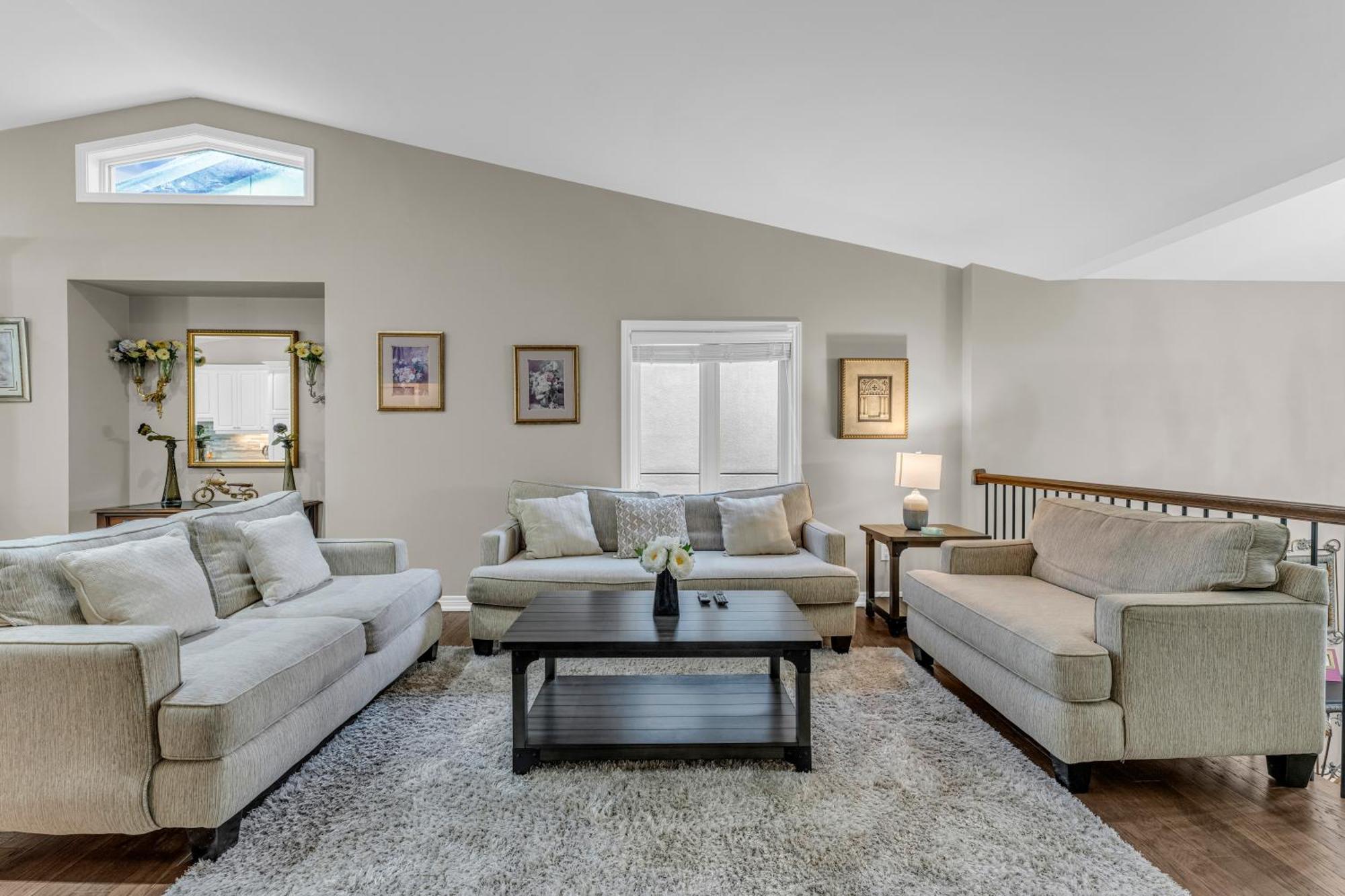 Royal Luxury - Mins From Falls With Pool Table * Niagara Falls