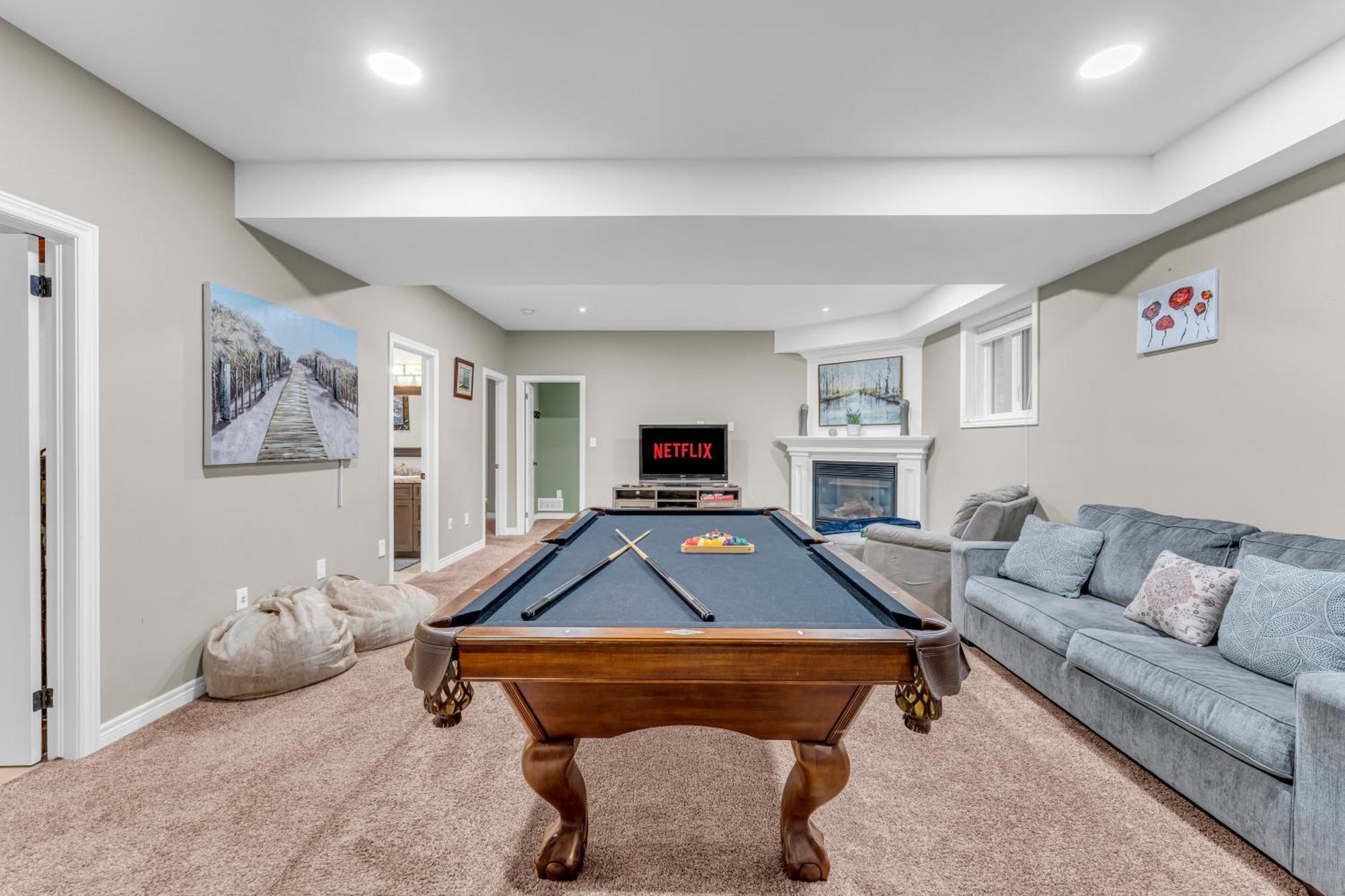 Royal Luxury - Mins From Falls With Pool Table Holiday home