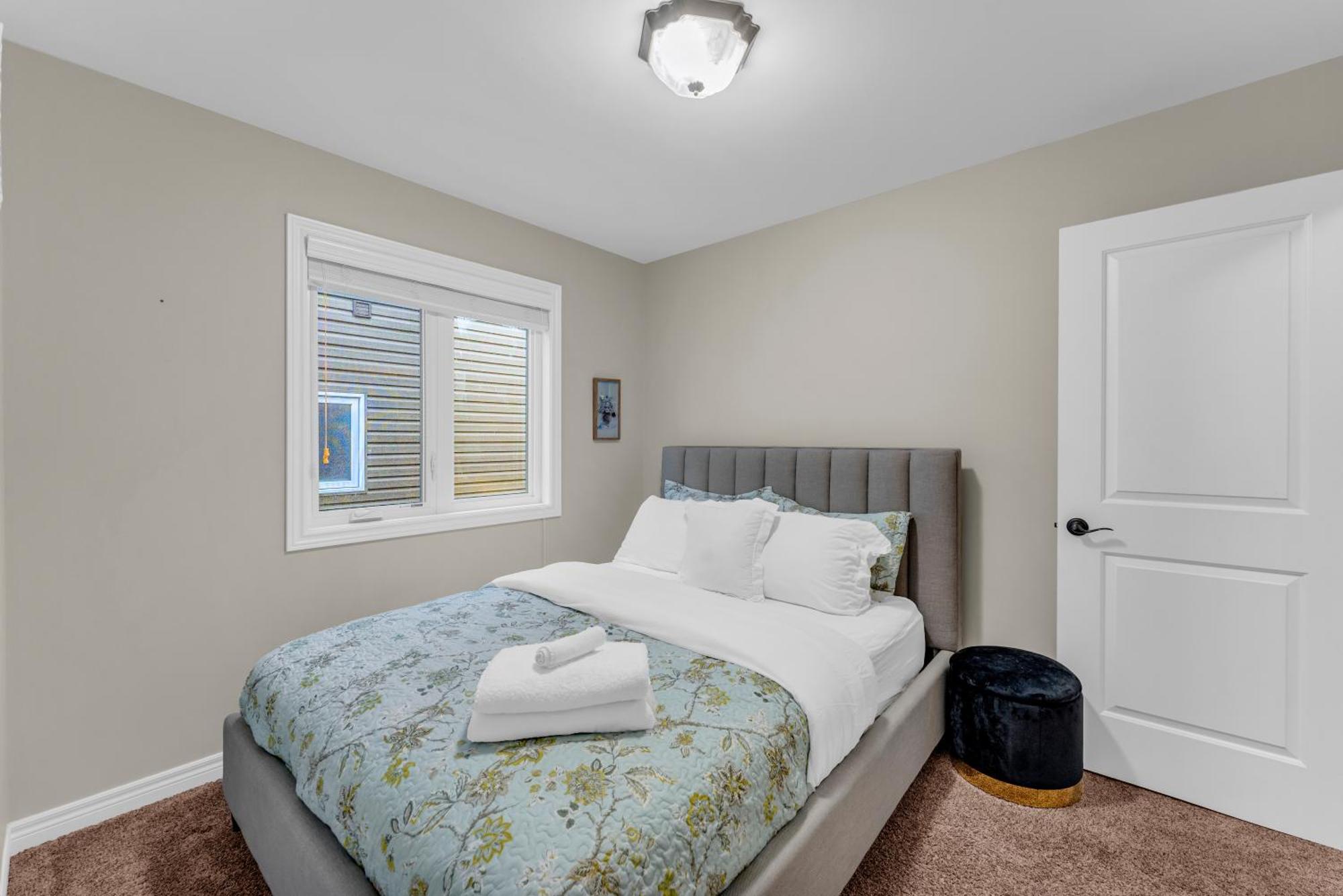 Royal Luxury - Mins From Falls With Pool Table