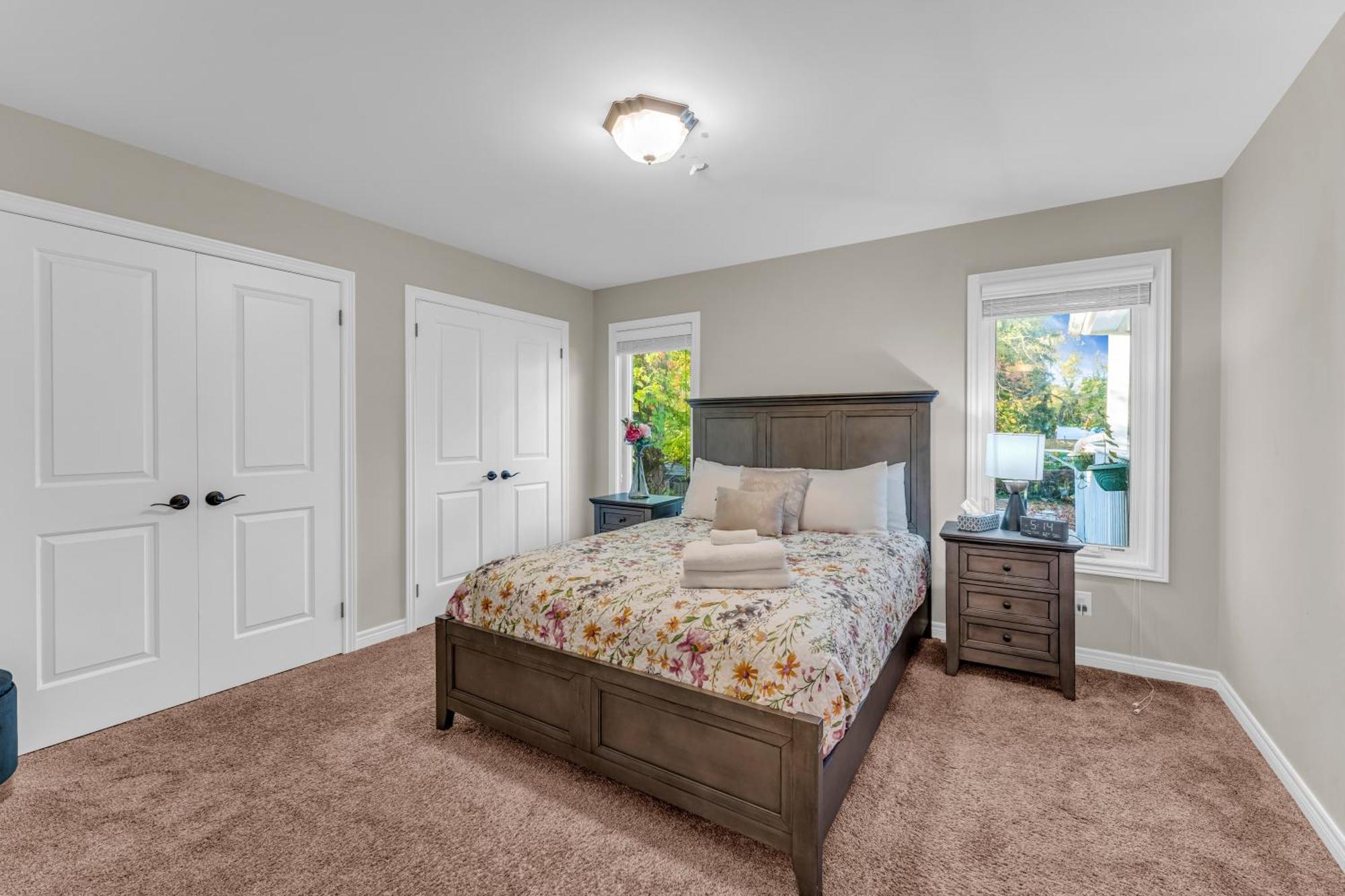 Royal Luxury - Mins From Falls With Pool Table Holiday home